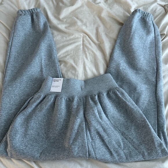 GRAY NIKE SWEATPANTS NWT - Picture 2 of 5